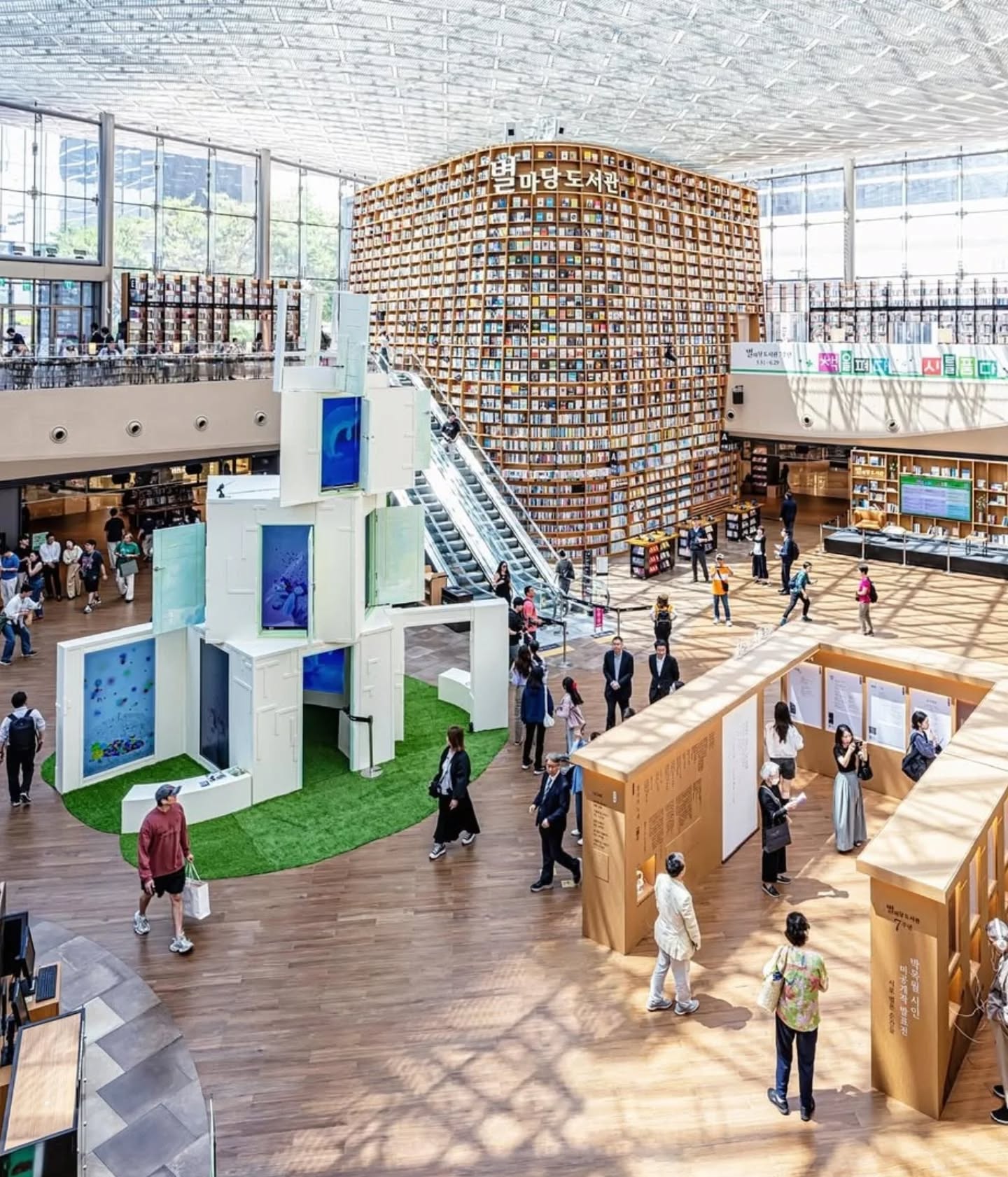 코엑스 별마당 도서관 “렛미인” 전시 키네틱 제작 3