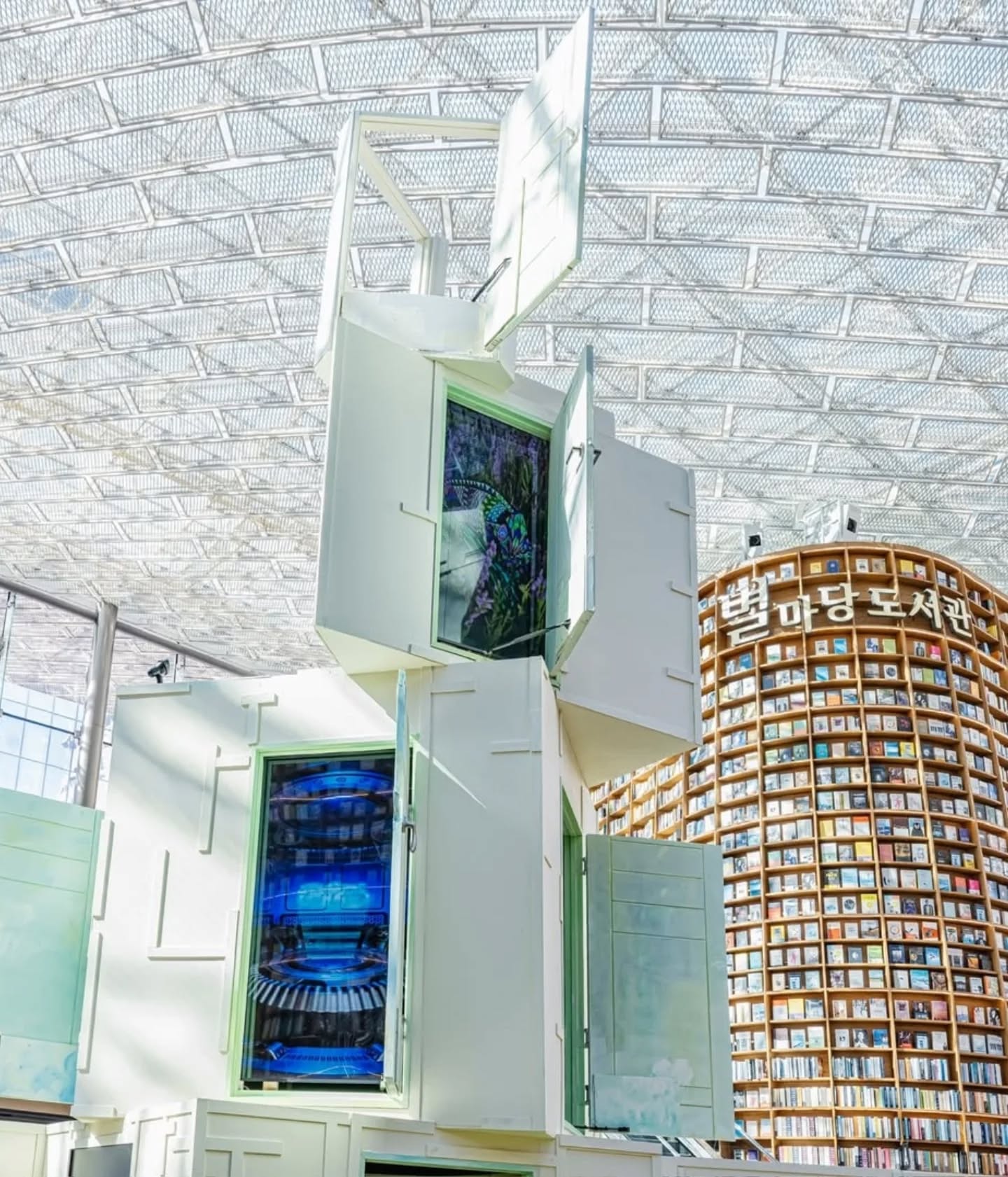 코엑스 별마당 도서관 “렛미인” 전시 키네틱 제작 2